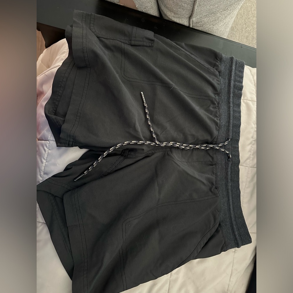 Columbia women’s black shorts